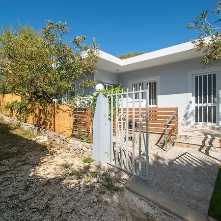 Villa Hidden Sea Crest By 